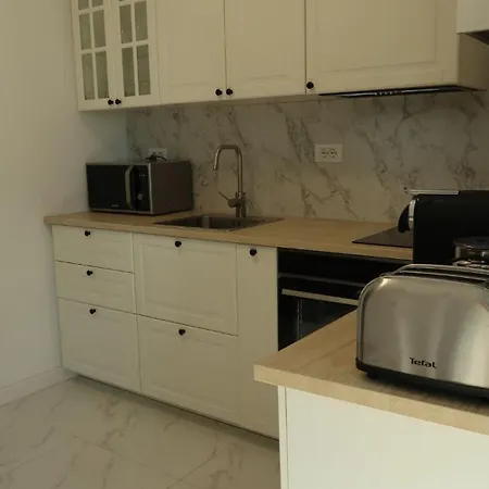 Amos Homes By For Seven * コンスタンツァ
